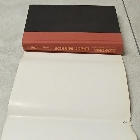 Star Trek The Next Generation: Dark Mirror Book - Picture 5 of 10